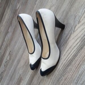 Vintage De Liso Debs Heels classic Pump Style, Featuring a Two-tone Design
